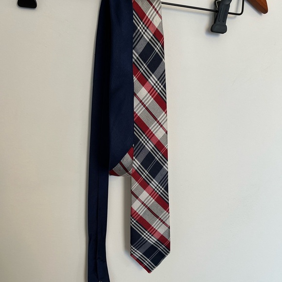 Tommy Hilfiger Plaid Red and Navy 100% silk Tie - Picture 2 of 6